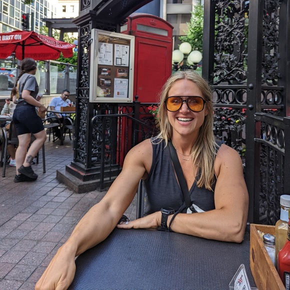 Meet your Posher, Leeza - Picture 1 of 1